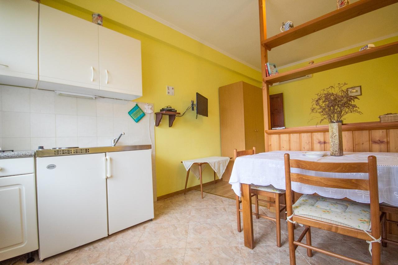 Sandra House With Umag